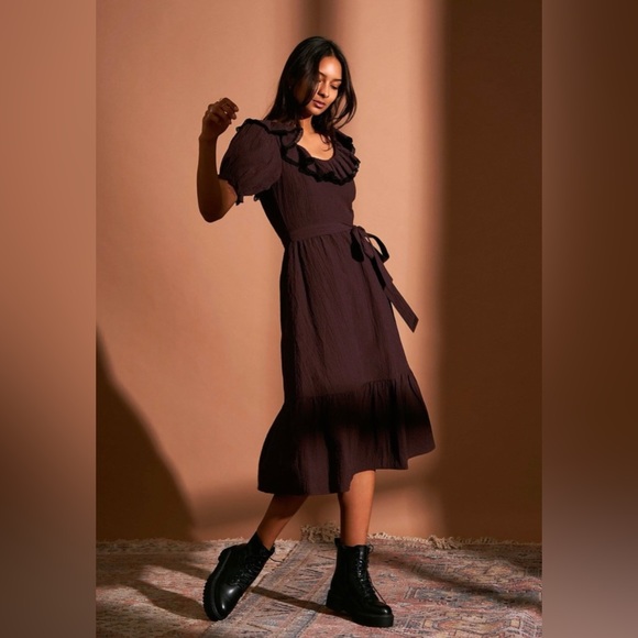 Ruffle Scoop Neck Short Puff Sleeve Chelsea and Violet Check Print Midi Dress - Picture 4 of 9